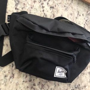 Herschel “seventeen hip pack” Fanny pack